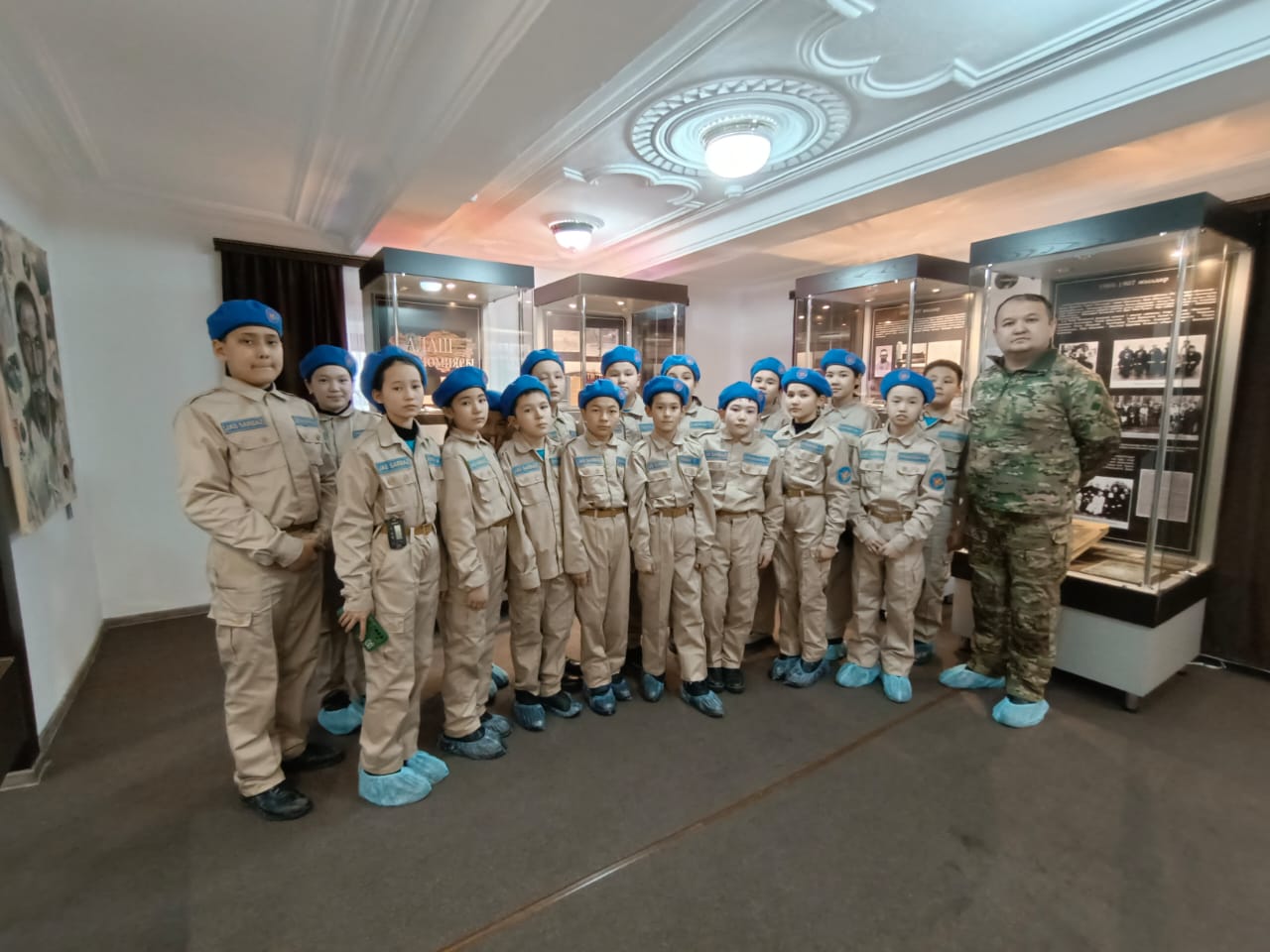 Қаңтардың жиырма алтысы күні "Жас сарбаз" сыныбы қаламыздағы  "Алаш арыстары" музейіне  офицер-тәрбеші Дюсупжанов А. А.жетекшілігімен саяхатқа барды.